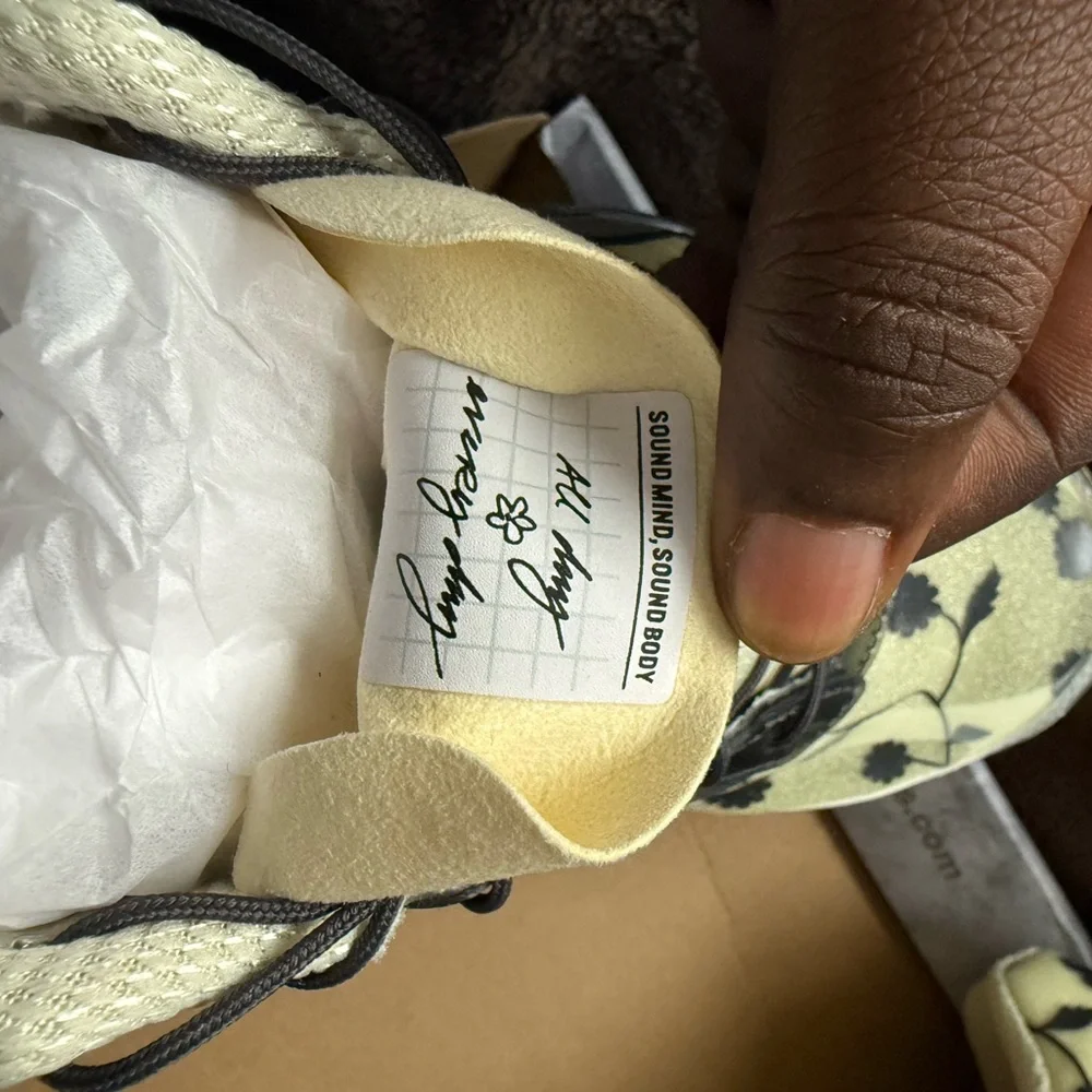 ASICS Floral Pattern Running Sneakers in Cream & Black - Picture 6 of 11